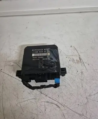 Mercedes-Benz CLK A208 C208 Door control unit/module 2088202226 352484