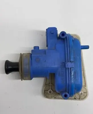 Audi A4 S4 B5 8D Central locking vacuum pump 893862123