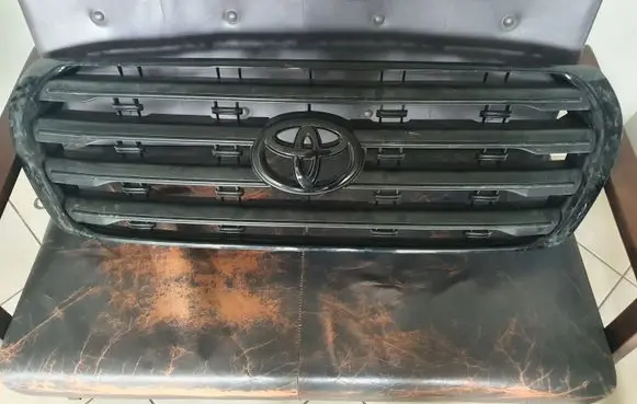 Toyota Land Cruiser (J200) Front bumper upper radiator grill 5310160480