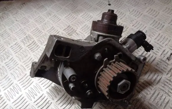 Peugeot 2008 I Fuel injection high pressure pump 0445010516 9688499680