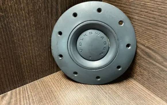 Volkswagen Caddy Original wheel cap 2K0601149C