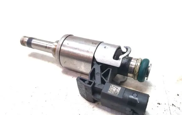 Audi A4 S4 B9 Fuel injector 04E133036A
