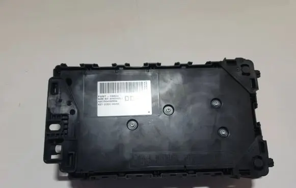 Ford Fusion II Fuse module DG9T14B476B 08LLLL8679L 0000689S9