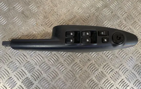 Hyundai Tucson JM Electric window control switch 235702E200 935702E400