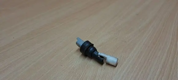 Renault Espace - Grand espace IV Windshield washer fluid level sensor 7700812408 8200331653A 8200331653