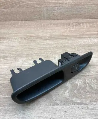 Volvo V70 Electric window control switch 9472275 01W371 WITHPLASTICTRIM