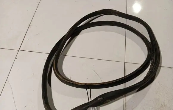 Volvo V50 Rubber seal front coupe door 