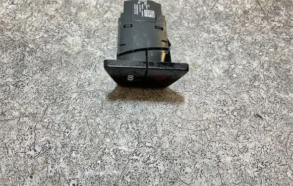 BMW 5 G30 G31 G38 Hazard light switch 6993047 2C699304701 7218000165399005