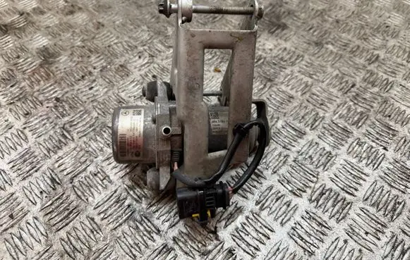 Mercedes-Benz E W213 Vacuum pump A0004303832