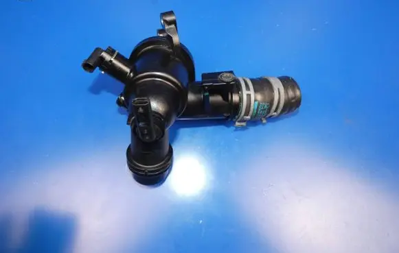 Mercedes-Benz C W205 Thermostat housing A6512001515