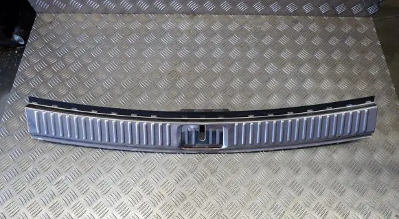 Volkswagen Touareg II Trunk/boot sill cover protection 7P0863459F