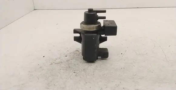 BMW 5 E39 Turbo solenoid valve 72279600 2247906