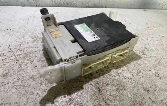 Toyota Yaris Central body control module 892210D110 MB2380008333