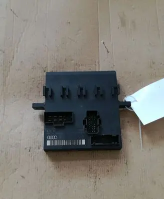 Audi A4 S4 B7 8E 8H Comfort/convenience module 8E0907279E