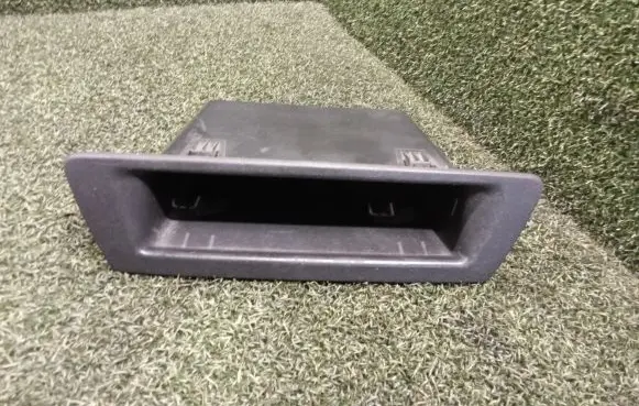 Glove box
