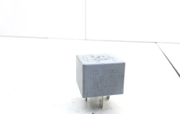 Volkswagen PASSAT B5 Hazard warning light relay 141951253B 20240072