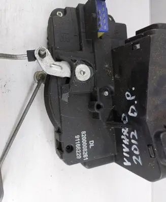 Opel Vivaro Front door lock 8200008261