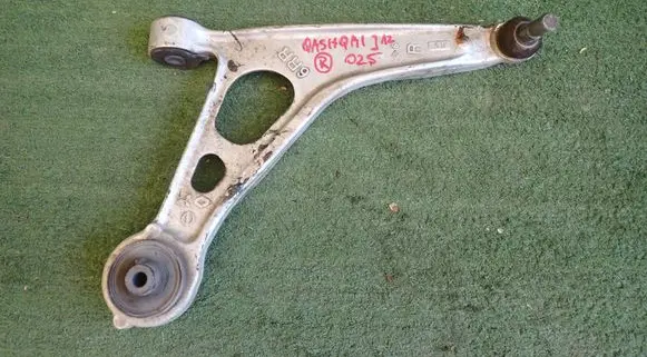 Nissan Qashqai J12 Front lower control arm/wishbone 