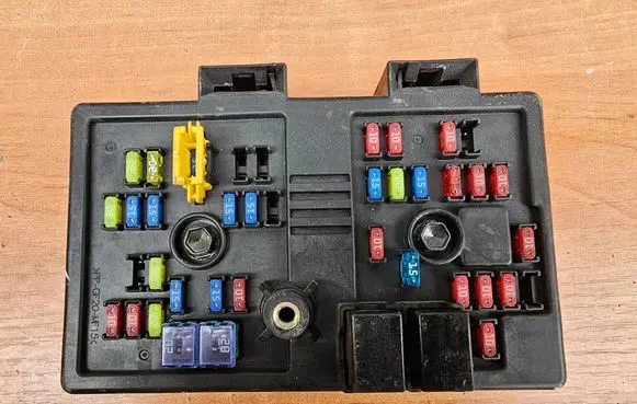 Chevrolet Captiva Fuse module 96821082 0411