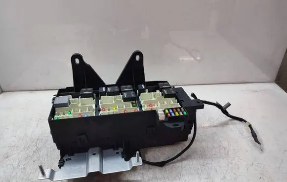 Jaguar XE Fuse module 