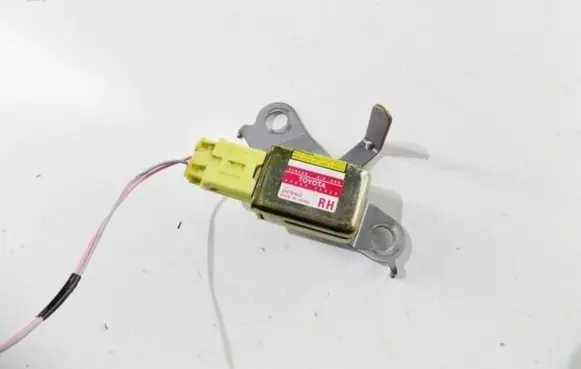 Toyota RAV 4 (XA20) Airbag deployment crash/impact sensor