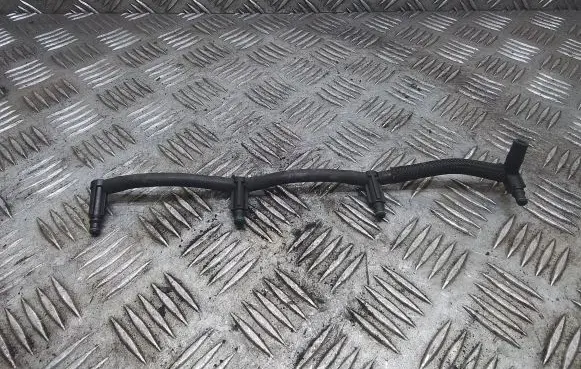 Volvo V70 Fuel injector supply line/pipe 