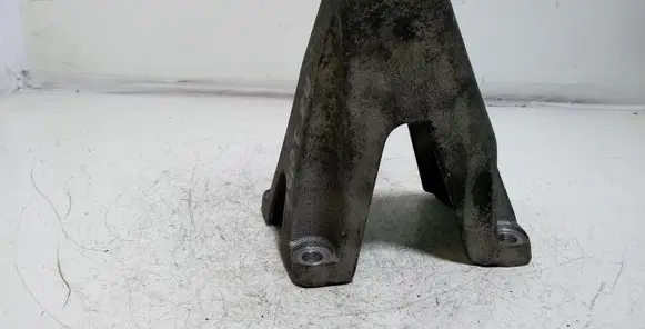 Audi A8 S8 D3 4E Engine mounting bracket