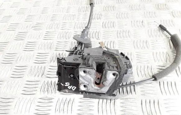 Renault Captur Rear door lock 825008835R