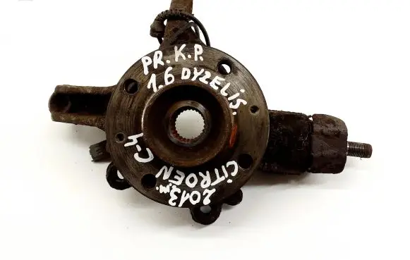Front wheel hub
