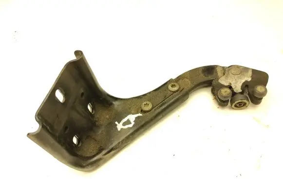 Mercedes-Benz Vito Viano W639 Sliding door lower roller guide/hinge A6397601647 ZGS00511W20