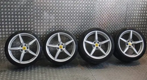 Ferrari F8 Tributo R20 alloy rim