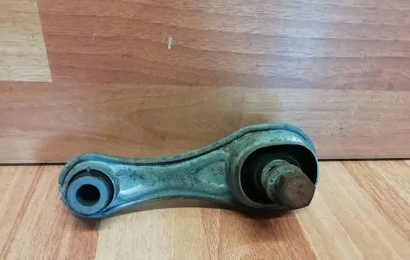Renault Zoe Engine mount bracket 112381035R