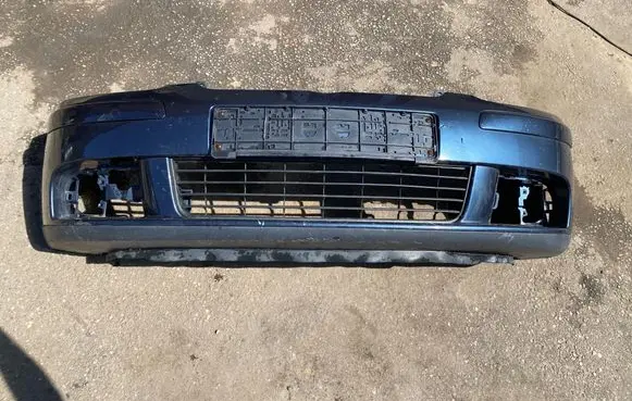 Volkswagen Golf V Front bumper 1K0807221