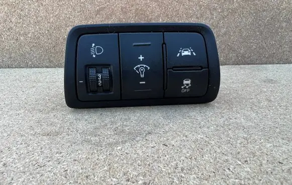 Hyundai i20 (GB IB) Other switches/knobs/shifts 93300C8000 S31648 8000