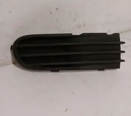 Volvo S40 Front bumper lower grill 30657010