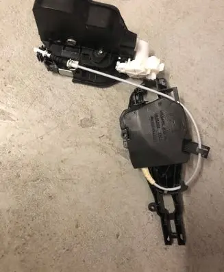 BMW X4 F26 Front door lock 7318411 7331739