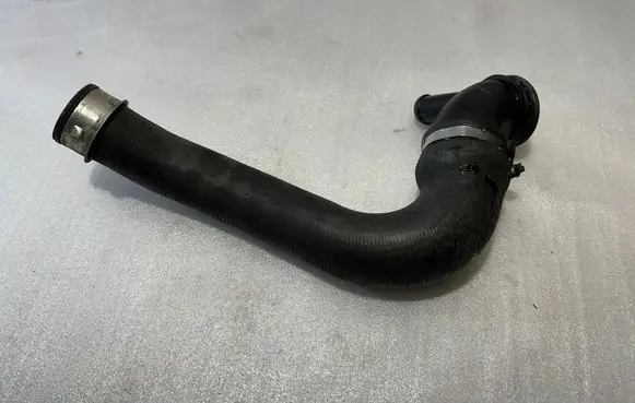 Engine coolant pipe/hose