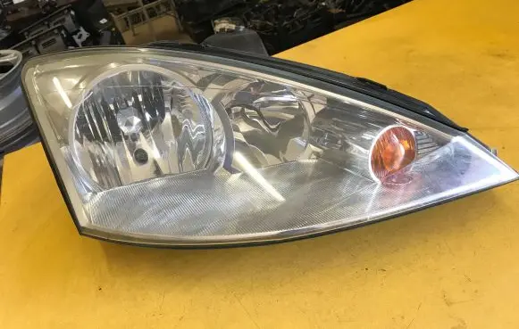 Ford Focus Headlight/headlamp