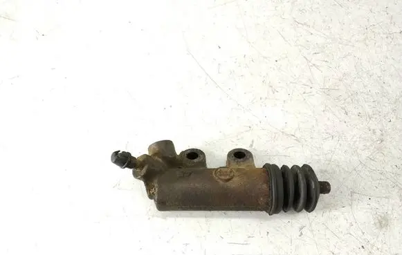 Toyota Avensis T250 Clutch slave cylinder