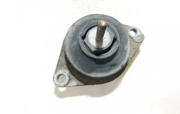 Volkswagen PASSAT B3 Engine mount bracket 8a0199382