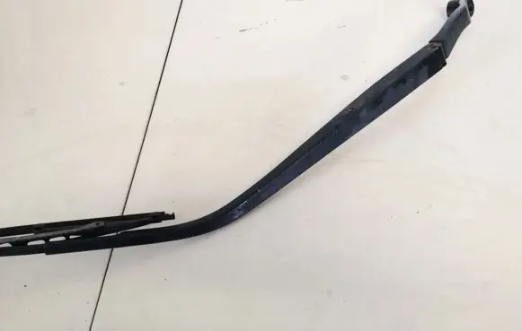 Front wiper blade arm