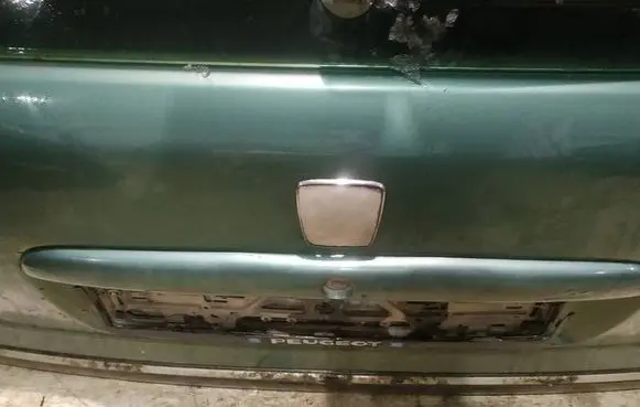 Peugeot 406 Trunk door license plate light bar 