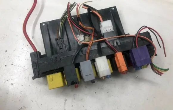 Mercedes-Benz S W220 Fuse module 08045151667