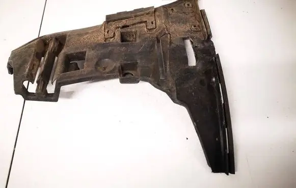 Volvo V70 Front bumper mounting bracket 09190304