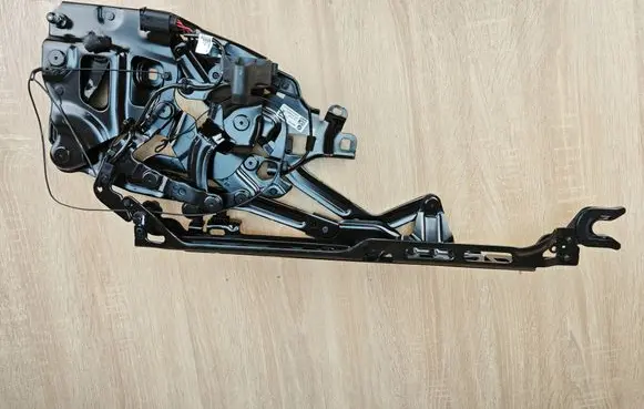 Tailgate/trunk/boot hinge