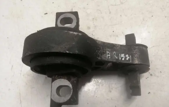 Alfa Romeo 159 Engine mount bracket