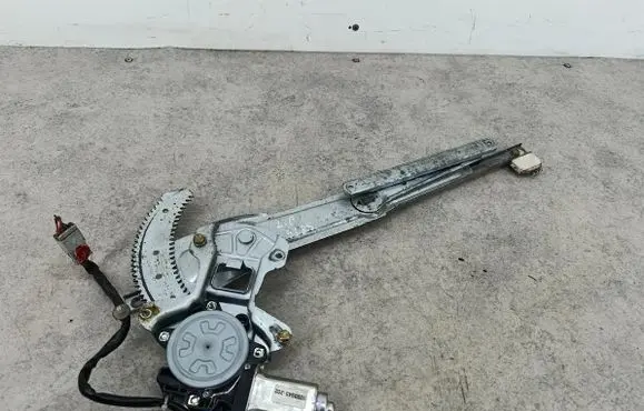 Honda CR-V Front door window regulator with motor 