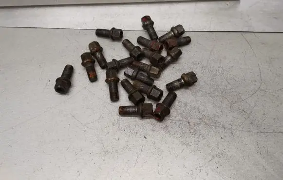 Audi A6 S6 C5 4B Nuts/bolts 