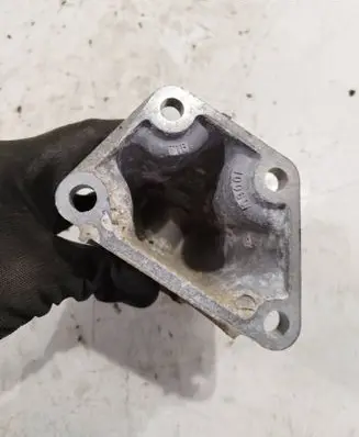 Lexus IS 220D-250-350 Engine mounting bracket 10060