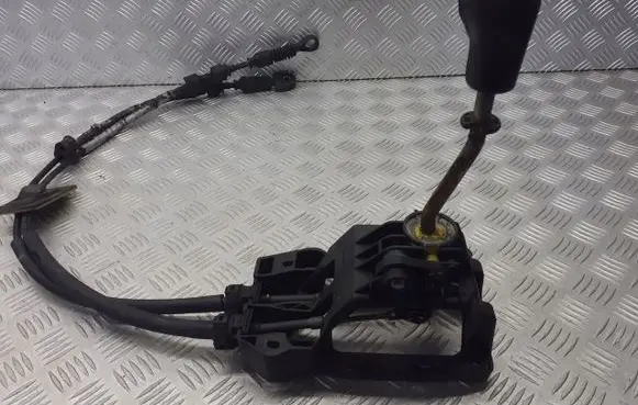 Toyota Avensis T250 Gear selector/shifter in gearbox 